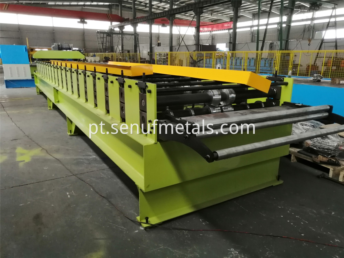 Electric metal IBR roofing machine
